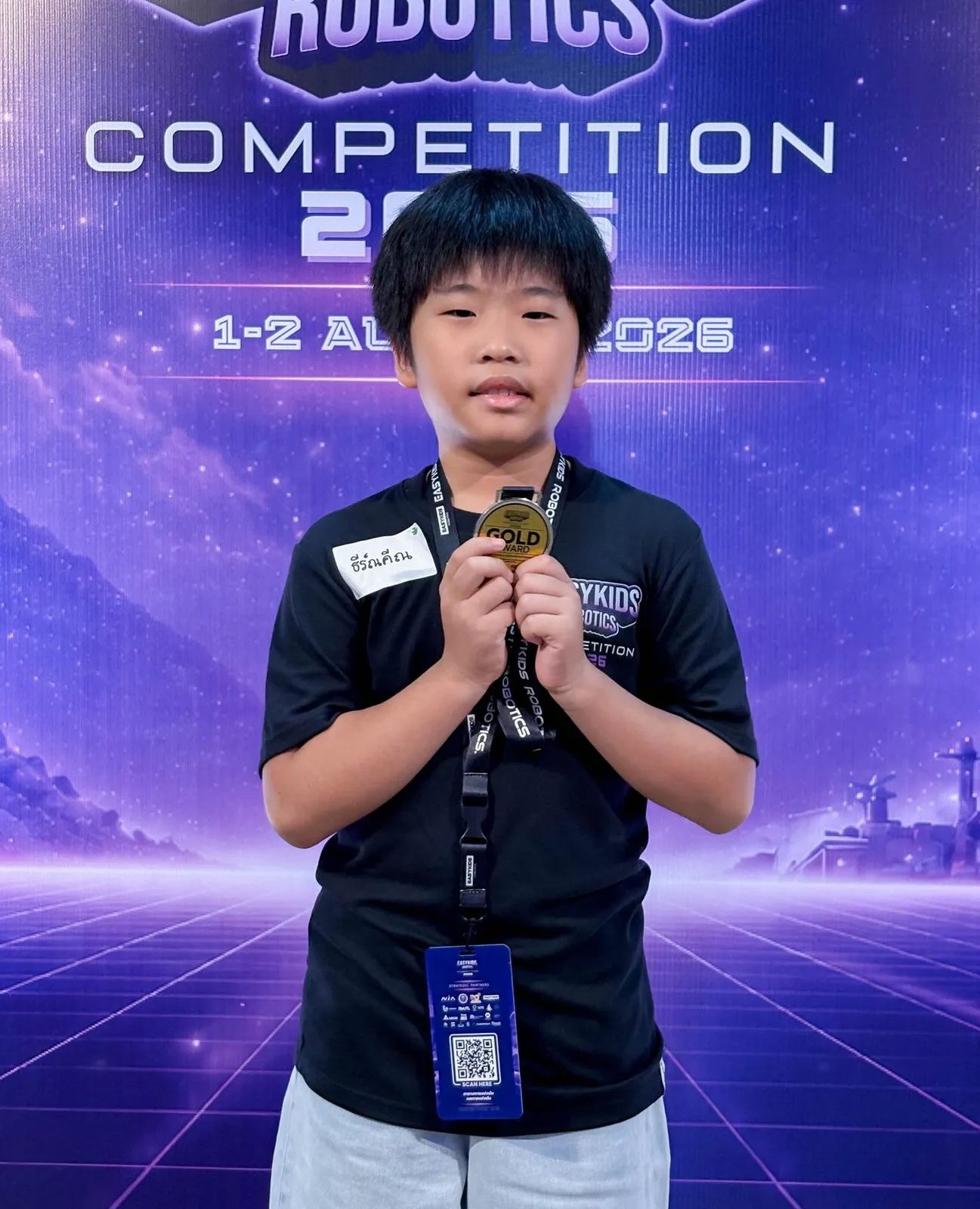 Keen holding up his gold medal